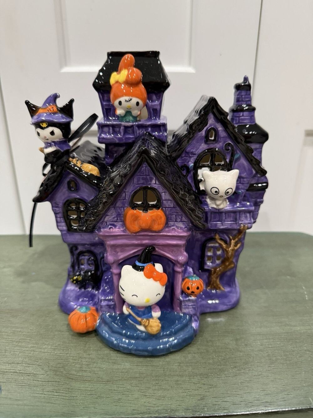 New Sanrio Blue Sky Hello Kitty And Friends Halloween Ceramic Castle